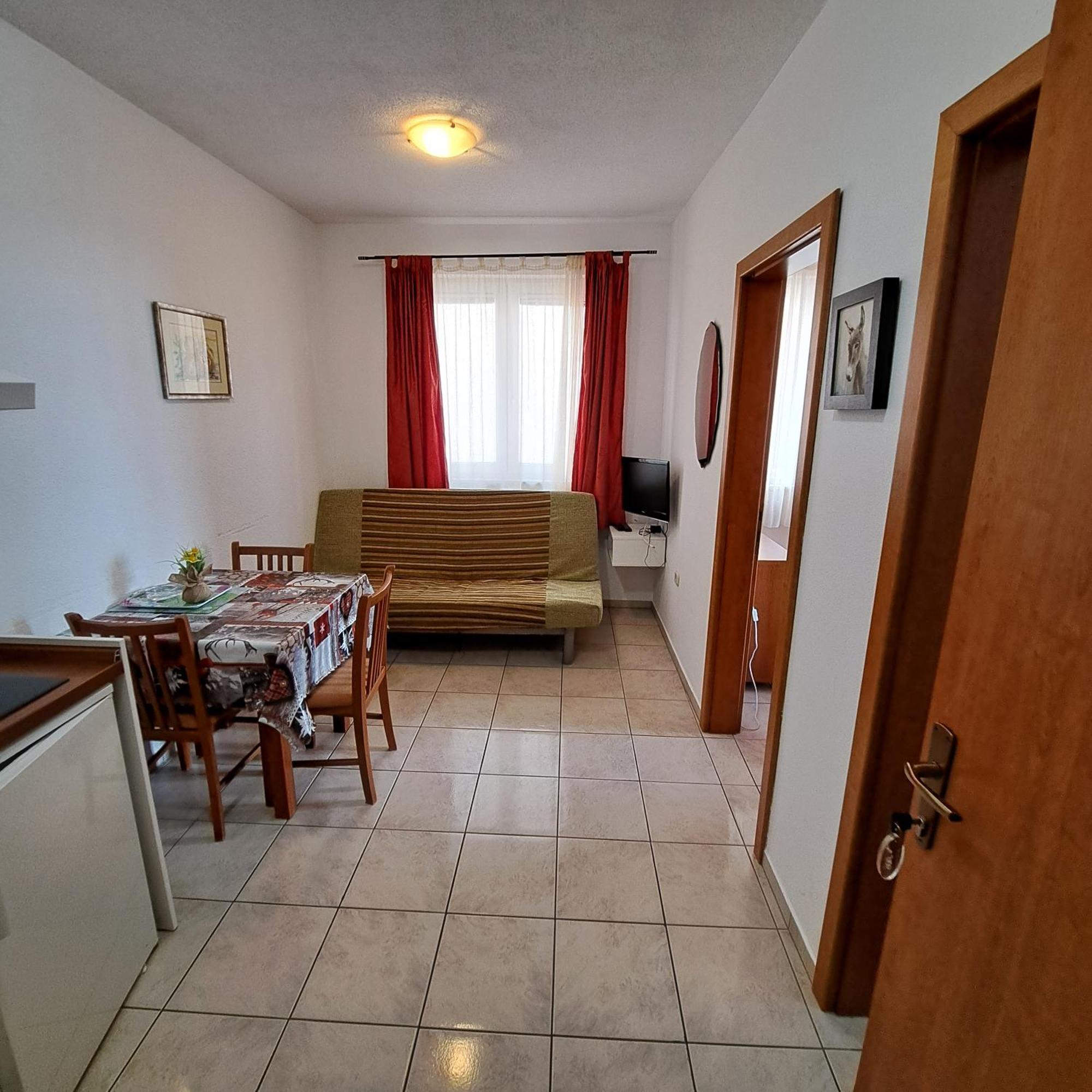Apartments Vila Adrijana & Fitness Studio Wolf Bv Baška Voda Cameră foto